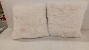 lot 10826 image: Faux Fur Throw Pillows Cream White, 2 Pack