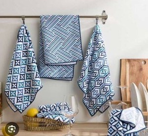 lot 10861 image: Lot Of 4 Kitchen Towels, Assorted Patterns