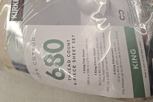 lot 10872 image: Kirkland 680 Thread Count 6-Piece King Sheet Set