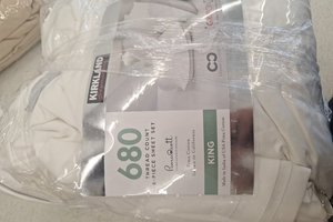 lot 10873 image: Kirkland 680 Thread Count King Pillowcase Set