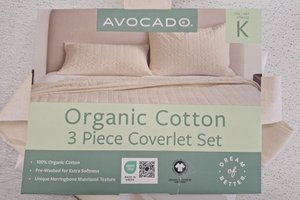 lot 10892 image: Avocado Organic Cotton 3 Piece Coverlet Set King