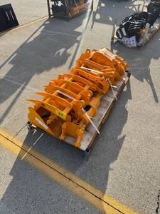 lot 81042 image: Captok 8 pc CAT 301 Excavator Attachment set  (GEN-CA-QT8CA-8301)