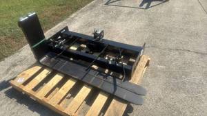 lot 82046 image: Wolverine THFF46 three-point grass fork for tractors (THFF46) - Retail $0