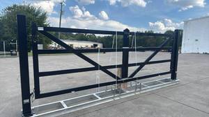 lot 84008 image: 18 ft Automatic Swinging Gate in black (DG16V-P15F-DZ)