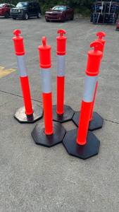 lot 84012 image: TRAFFIC SAFETY BOLLARD (SET OF 20) (TRAFFIC SAFETY BOLLARD (SET OF 20)