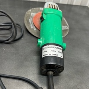 lot 18 image: 4.5 Angle Grinder 110V 60Hz 500W