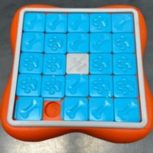 lot 32 image: Sliding Per Puzzle Game for Dogs 5x5 Grid Orange Frame Blue Tiles