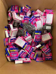 lot 34165 image: Large lot of Boxes of Benadryl and Contour Brushes