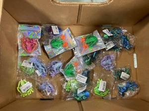 lot 34169 image: Lot of 20 3D Printed Articulated Frog Magnet, Movable Joint Fridge Decor, Multi Colors