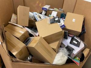 lot 34179 image: Pallet of New Amazon Items - 3ft tall, 4ft across