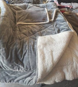 lot 122 image: UGG King Size Comforter & 2 Shams