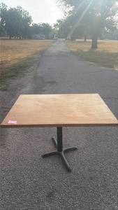 lot 207 image: Restaurant Table