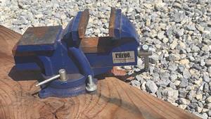 lot 348 image: Central Forge 4 in. Swivel Vise with Anvil 63774
