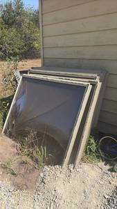 lot 350 image: 9 Windows (2 If them broken)