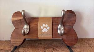 lot 57 image: Dog Bone Shaped Wood Wall Leash Hooks