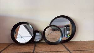 lot 58 image: Wall Decor Mirrors 4 pc (4, 6, 7 and 9 inch Diameters)
