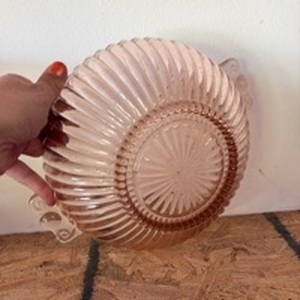 lot 62 image: Gorgeous Pink Depression Glass Bowl 8 inch diameter, 10 with Handles