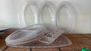 lot 66 image: Sturdy Plastic Buffet Ware