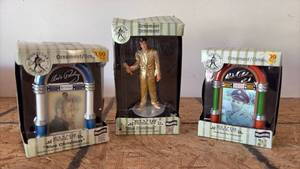 lot 68 image: Elvis Presley Blue Christmas Ornament Set of 3 Musical