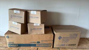 lot 105 image: NIB Bulk Coffee Stirrers, Teaspoons and Medium Weight Knives