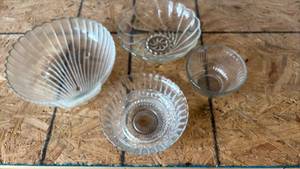 lot 106 image: Glassware Bowls Modern and Vintage