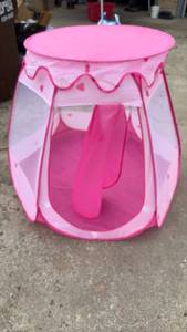 lot 113 image: Pink Pop-Up Play Tent with Scalloped Canopy Approximately 3 foot tall and 3.5 foot Diameter