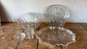 lot 163 image: Vintage and Modern Glassware Great for the Holidays