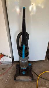 lot 179 image: Bissell PowerForce Helix Upright Vacuum Cleaner