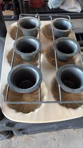 lot 186 image: Stoneware 6 Medium Bundt Pan and Popover Metal Pan