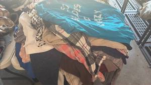 lot 400 image: 1 & 2 X Womens Shirts - Clean