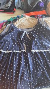 lot 402 image: Womens 34X Tops