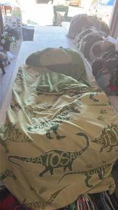 lot 411 image: Complete Set Spider-Man Bedding & Dinosaur Nap Blanket