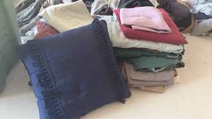 lot 412 image: Bed Linens