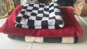 lot 447 image: Thick and Cozy