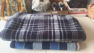 lot 448 image: Thick Cozy Throws