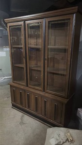 lot 452 image: Mid-Century Retro China Hutch