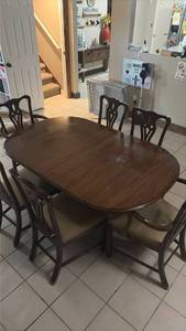 lot 453 image: Dining Table, 6 Chairs, 2 Leaves