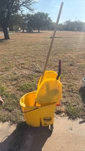 lot 5 image: Commercial Grade Mop Set