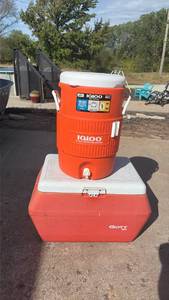 lot 8 image: Cooler & 5 Gallon Beverage Cooler