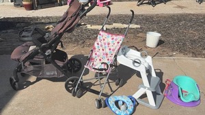 lot 12 image: Baby Equipment