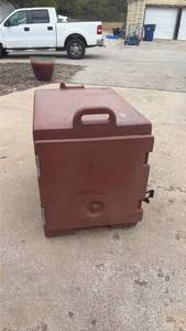 lot 27 image: Insulated Food Carrier Container Cambro with Handle