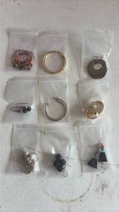 lot 37 image: Fashion Earrings