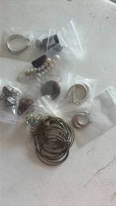 lot 41 image: Fashion Earrings