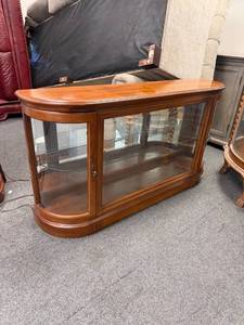 lot 808 image: Pulaski top lit dual curved door mirrored back curio cabinet30 x 56 x 13 in