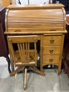 lot 811 image: Childs roll-top desk 38 x 30 x 18 in with swivel seat chair 29 x 20 x 20 in