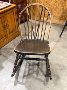 lot 814 image: Vintage rocking chair 31 x 18 x 30 in