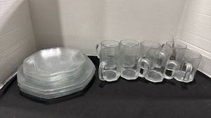 lot 1019 image: &nbspArcoroc Octime clear glass mugs and plates
