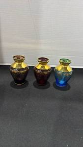lot 1035 image: Venetian glass vases 4.5 inches tall