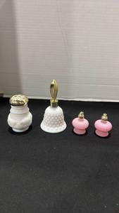 lot 1039 image: Vintage Avon perfume bottles
