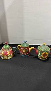 lot 1042 image: Jim shore tea pots